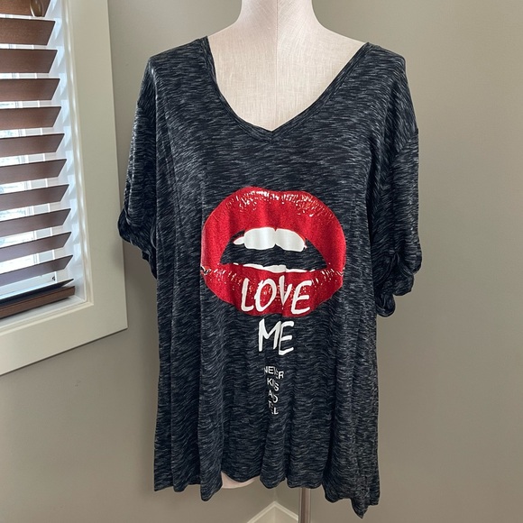 LOVE AND LEGEND Plus Size Comfy T-Shirt Graphic Tee with Lip Design - Picture 1 of 6